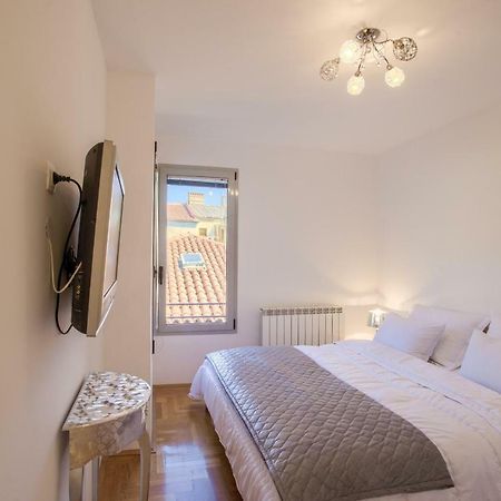 Apartment San Rocco Center Pula Exteriör bild