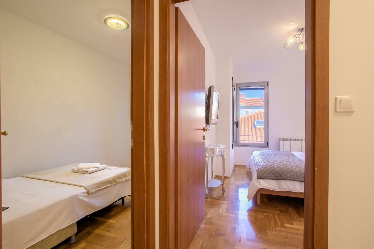 Apartment San Rocco Center Pula Exteriör bild