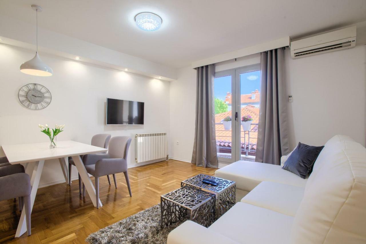 Apartment San Rocco Center Pula Exteriör bild